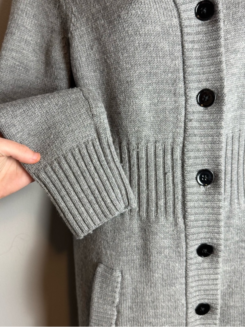Banana Republic 100% Merino Wool Long Line Button Up Sweater Cardigan Size M - Picture 3 of 10